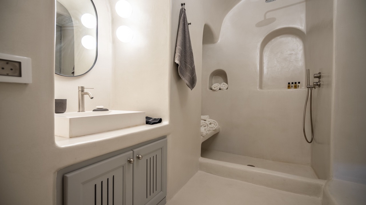 Photo of Bathroom in Fira
