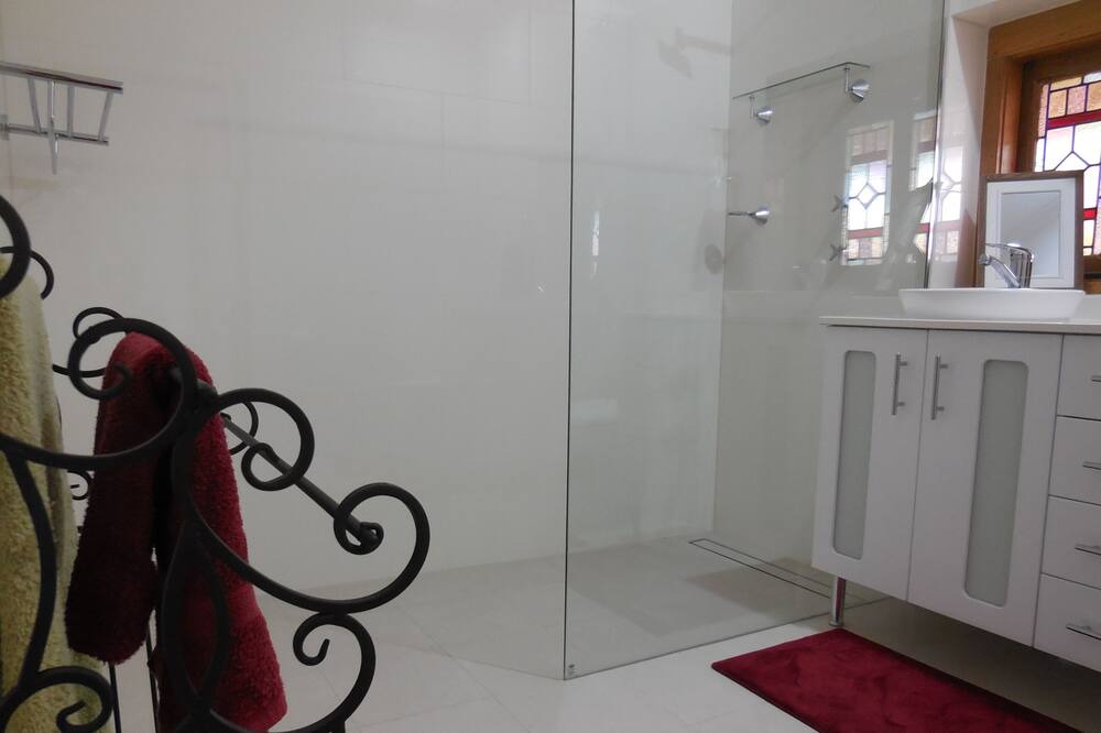 Photo of Bathroom in Waikerie