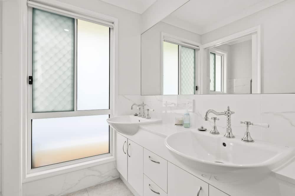 Photo of Bathroom in Jacobs Well