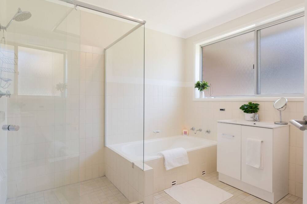 Photo of Bathroom in Coolangatta