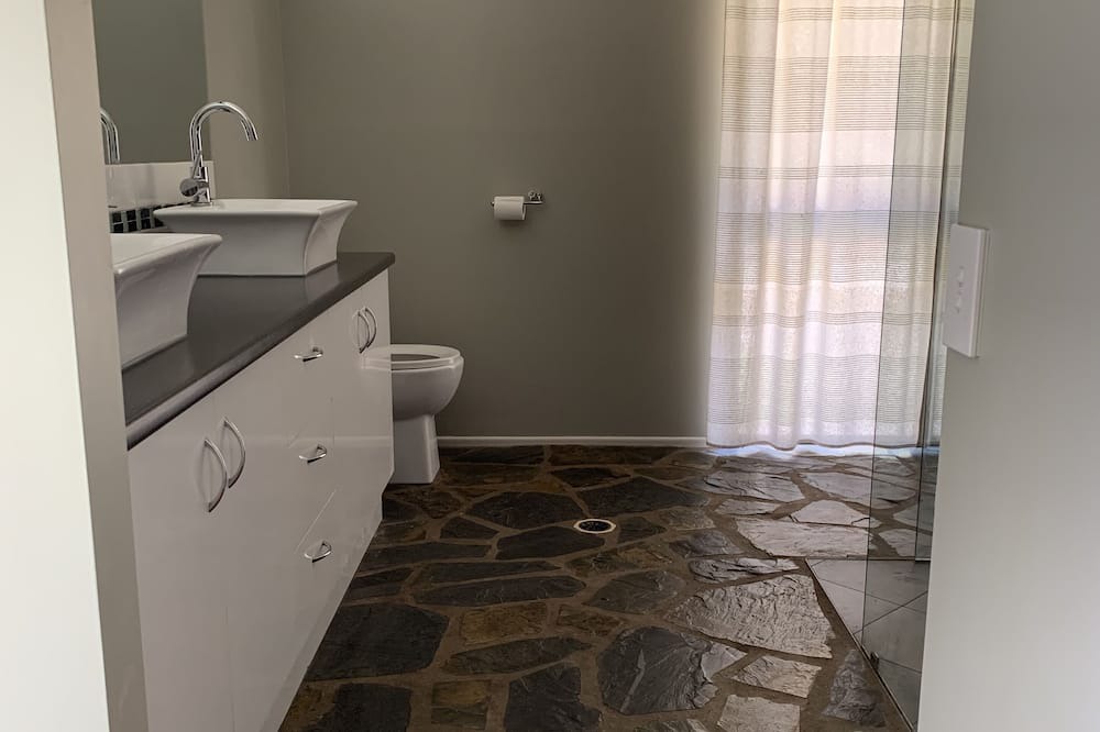 Photo of Bathroom in Landsborough