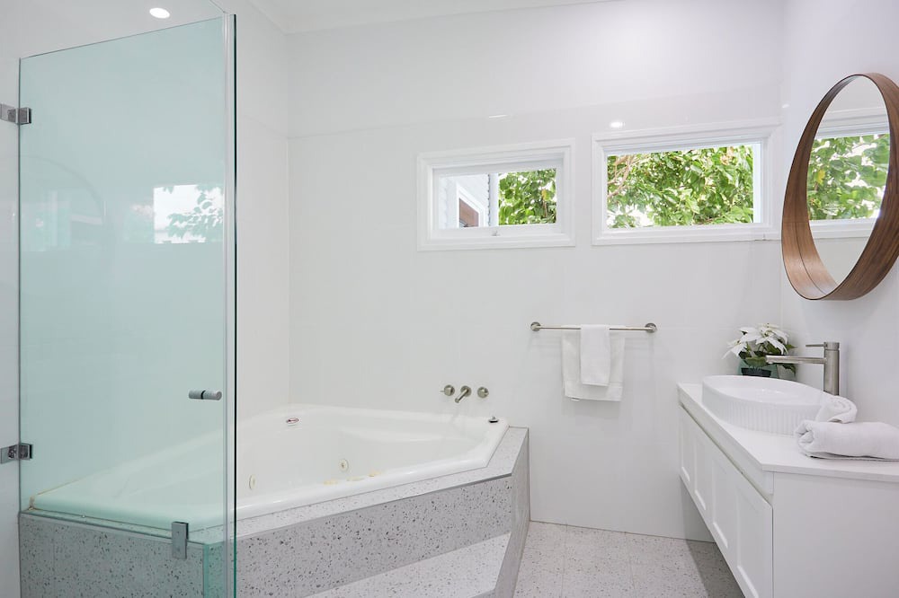 Photo of Bathroom in Biggera Waters