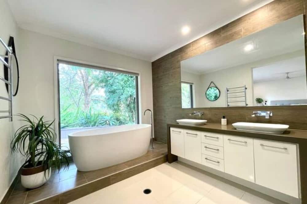 Photo of Bathroom in Tallai