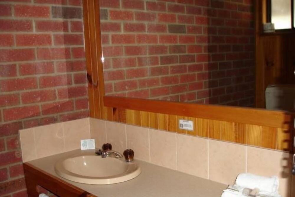 Photo of Bathroom in Tooleybuc