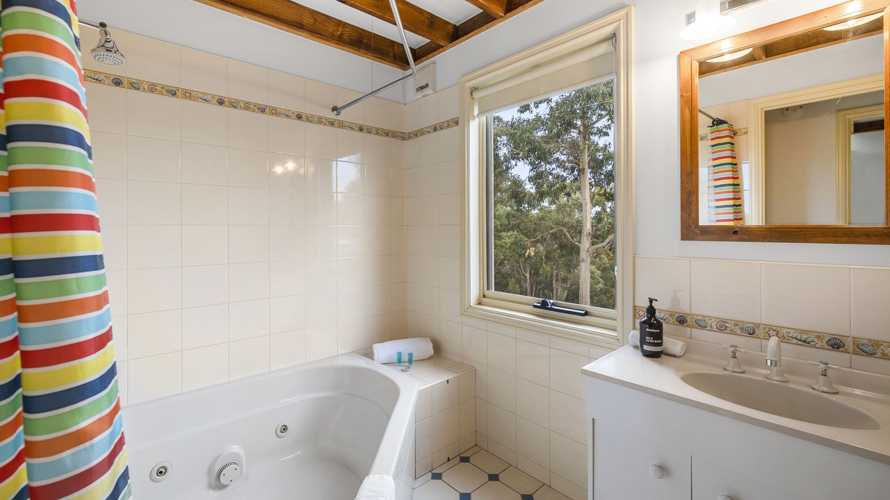 Photo of Bathroom in Lorne