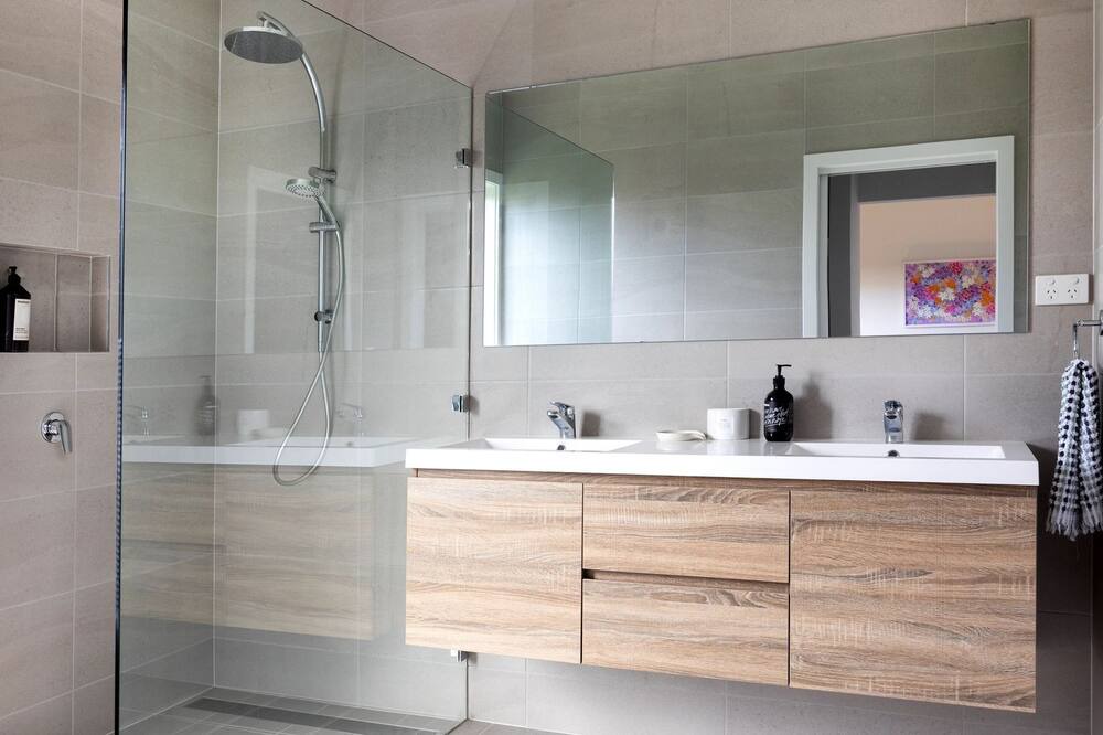 Photo of Bathroom in Dolphin Point