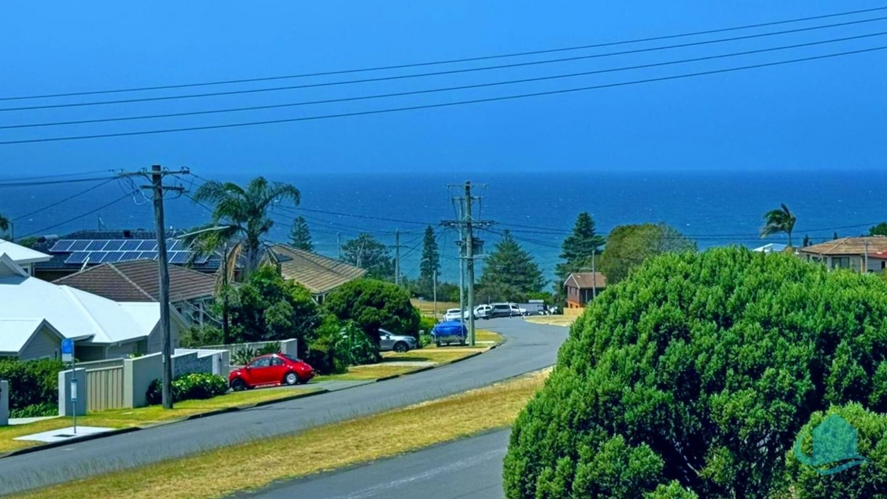 Photo of Others in Caves Beach