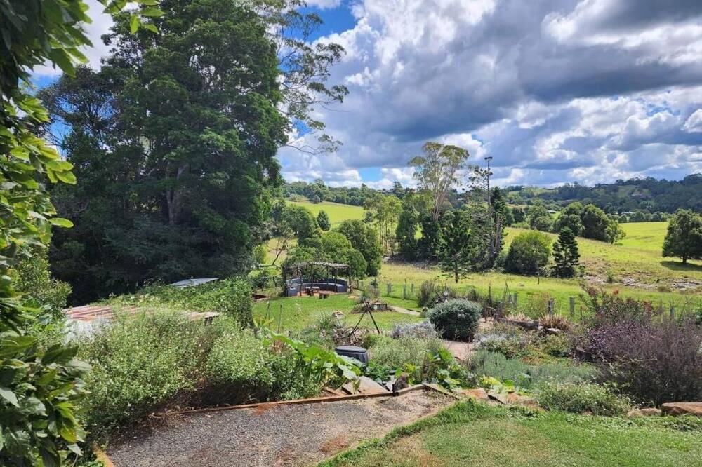 Photo of Outdoor in Beechmont