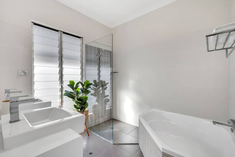 Photo of Bathroom in Holloways Beach