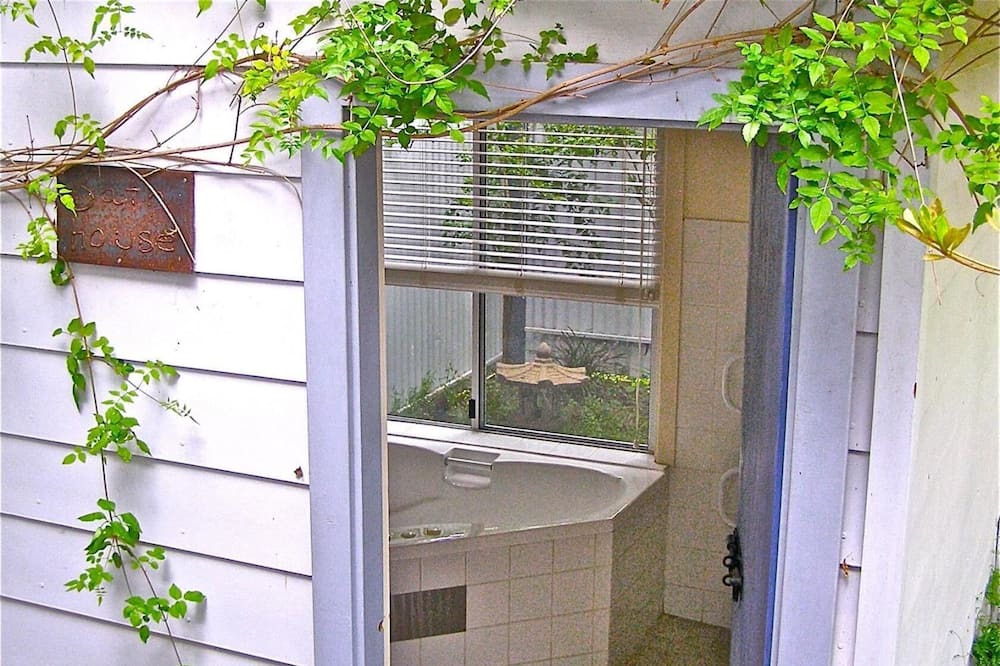 Photo of Bathroom in Kurrajong Heights