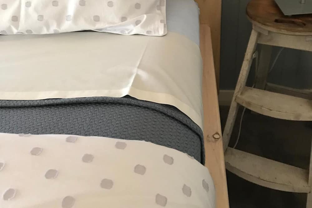 Photo of Bedroom in Kurrajong Heights