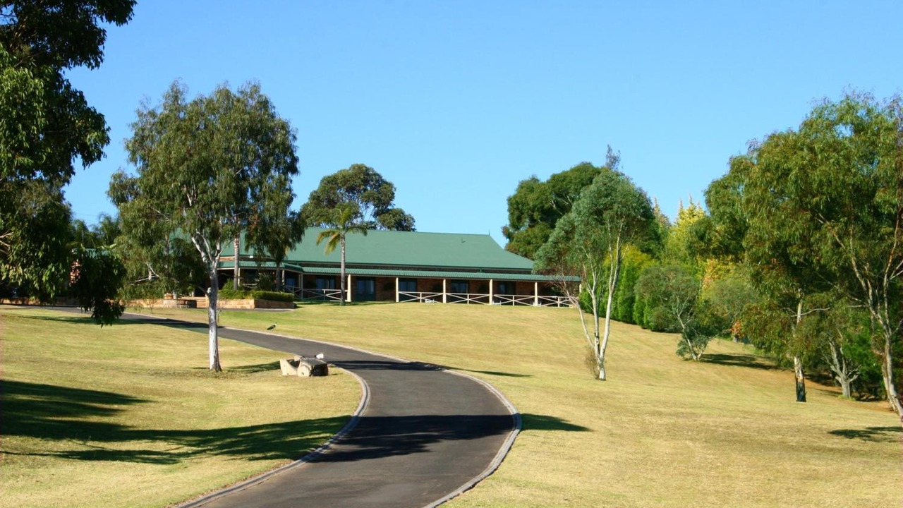 Photo of Others in Middle Dural