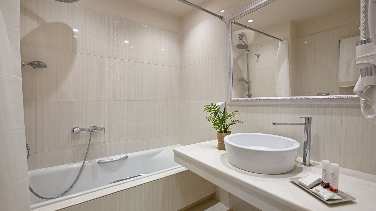Photo of Bathroom in Ornos