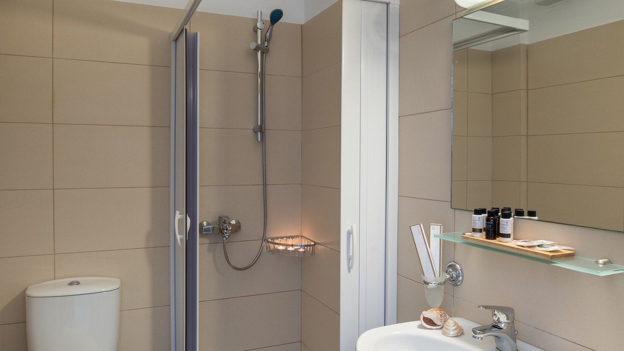 Photo of Bathroom in Kini
