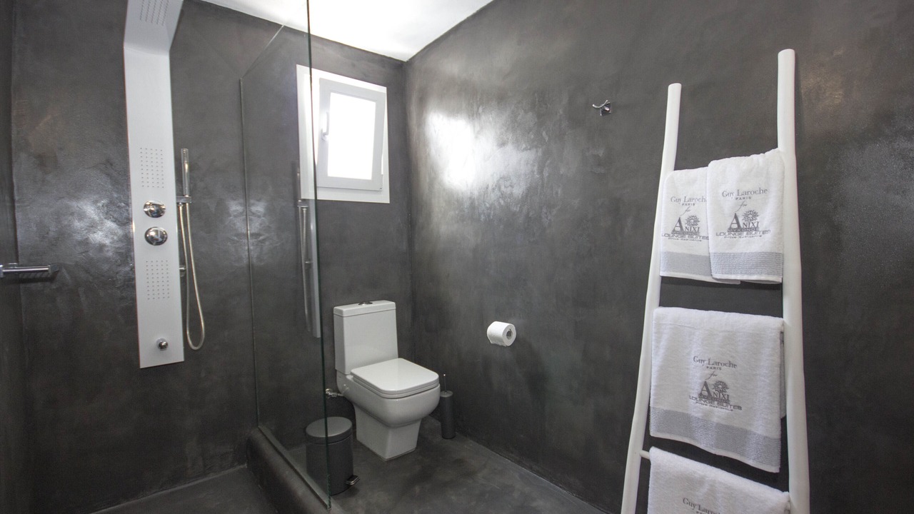 Photo of Bathroom in Ornos