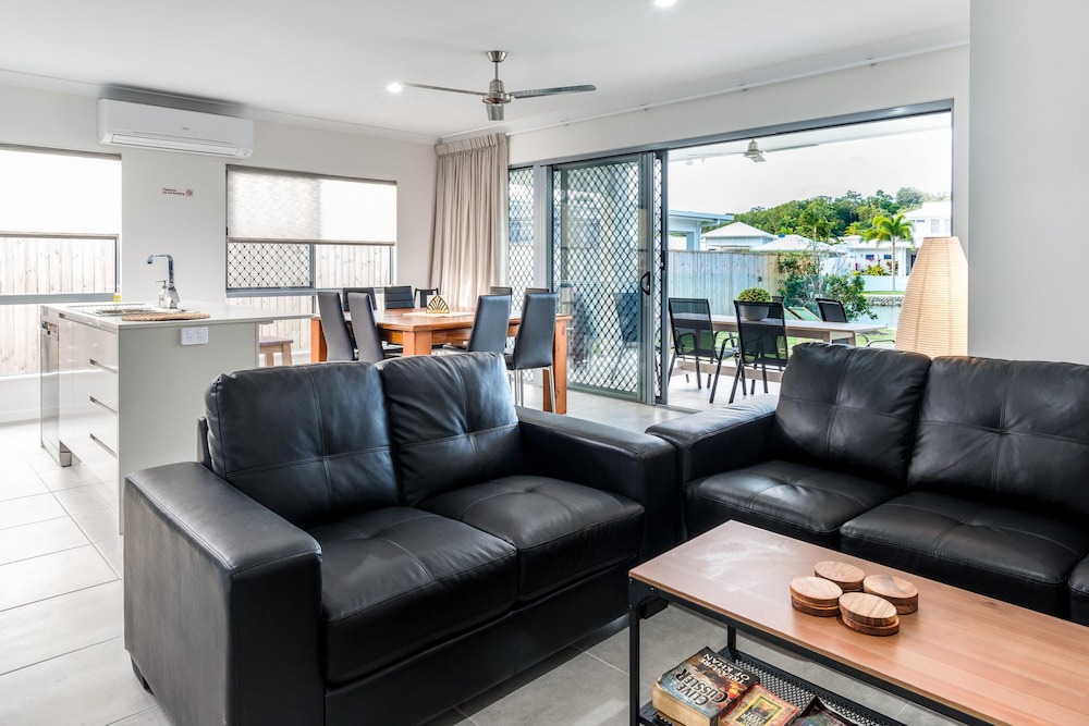 Photo of Livingroom in Trinity Beach