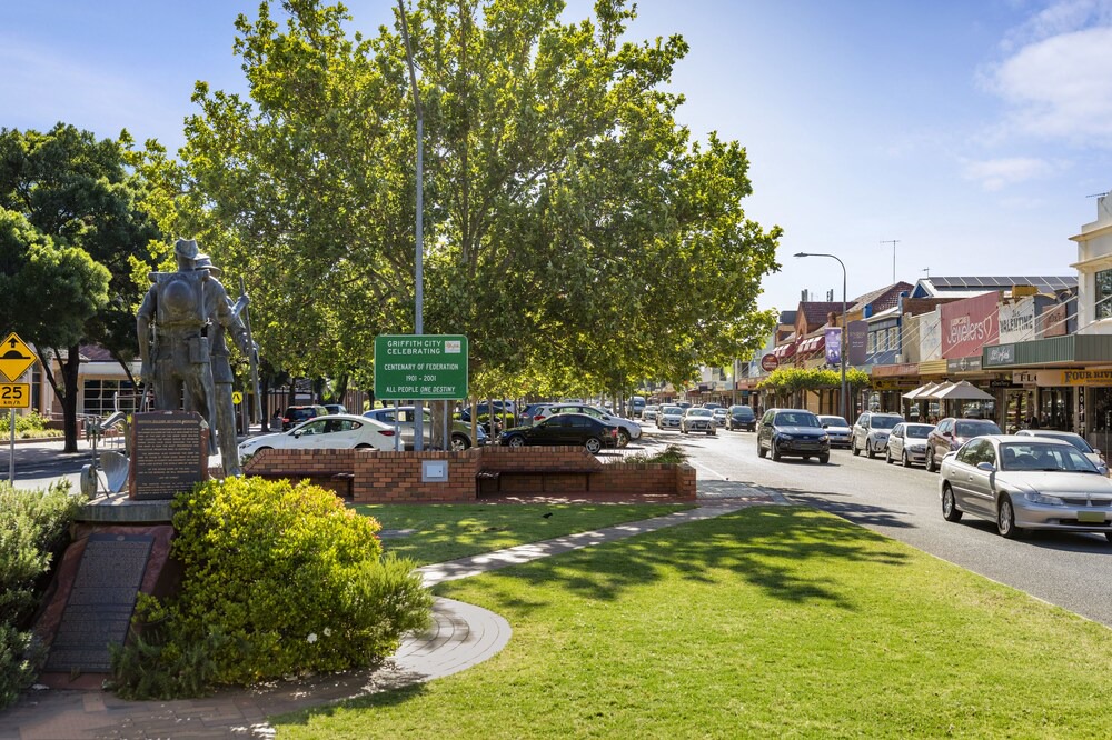 Photo of Others in Griffith