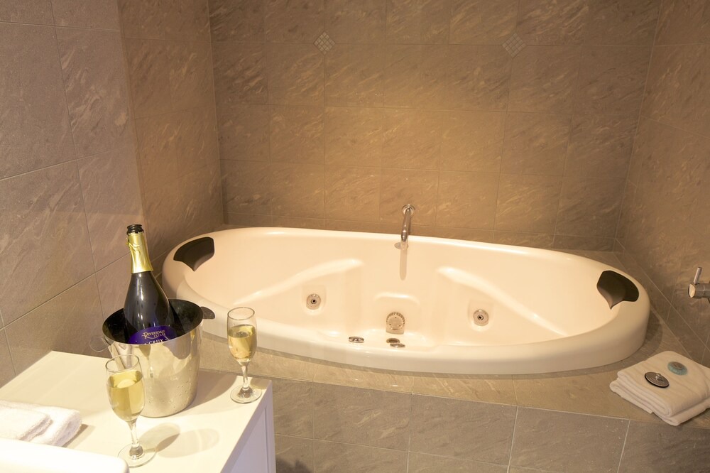 Photo of Bathroom in Sullivan's Cove