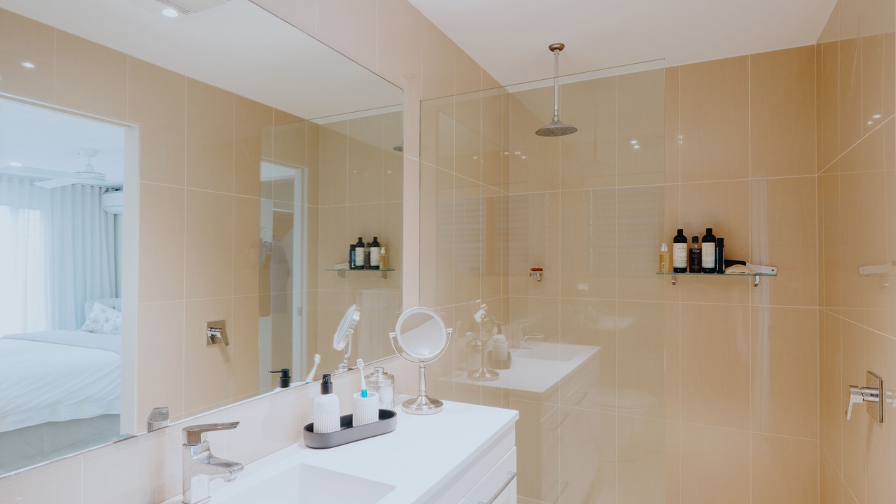 Photo of Bathroom in Black Head
