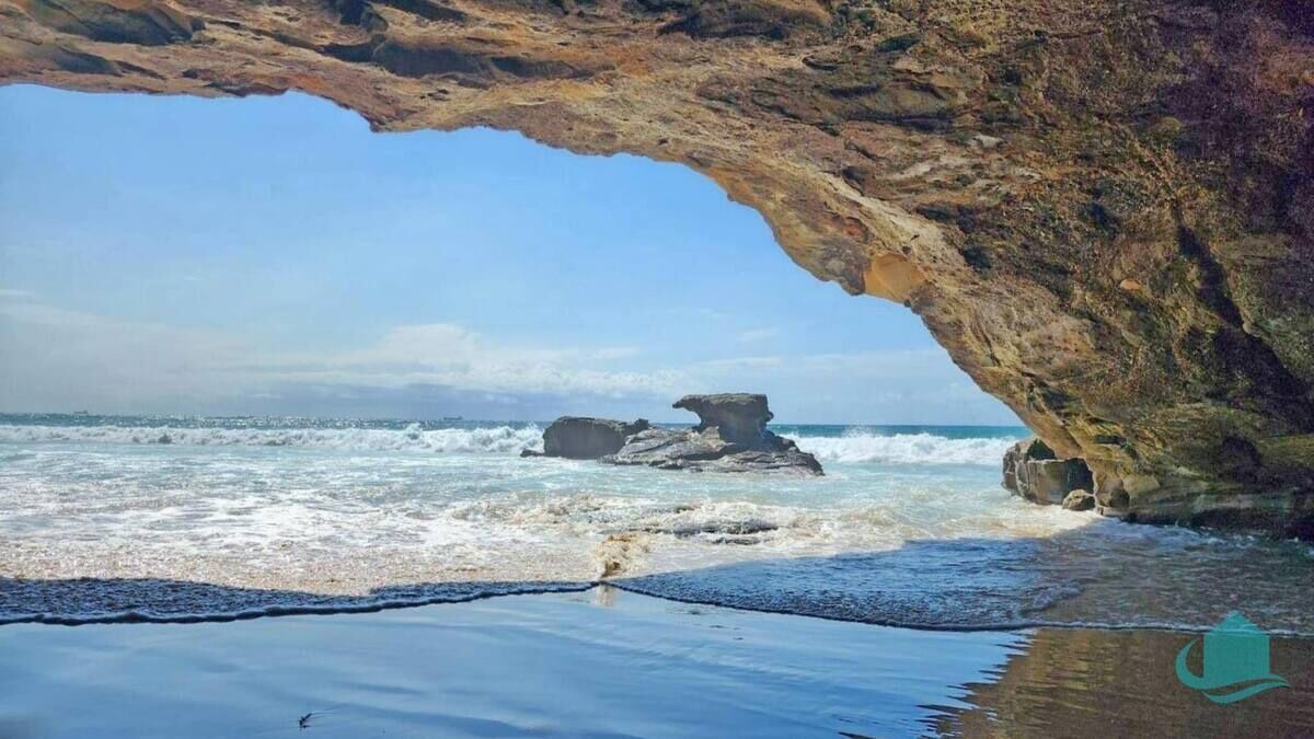Photo of Others in Caves Beach