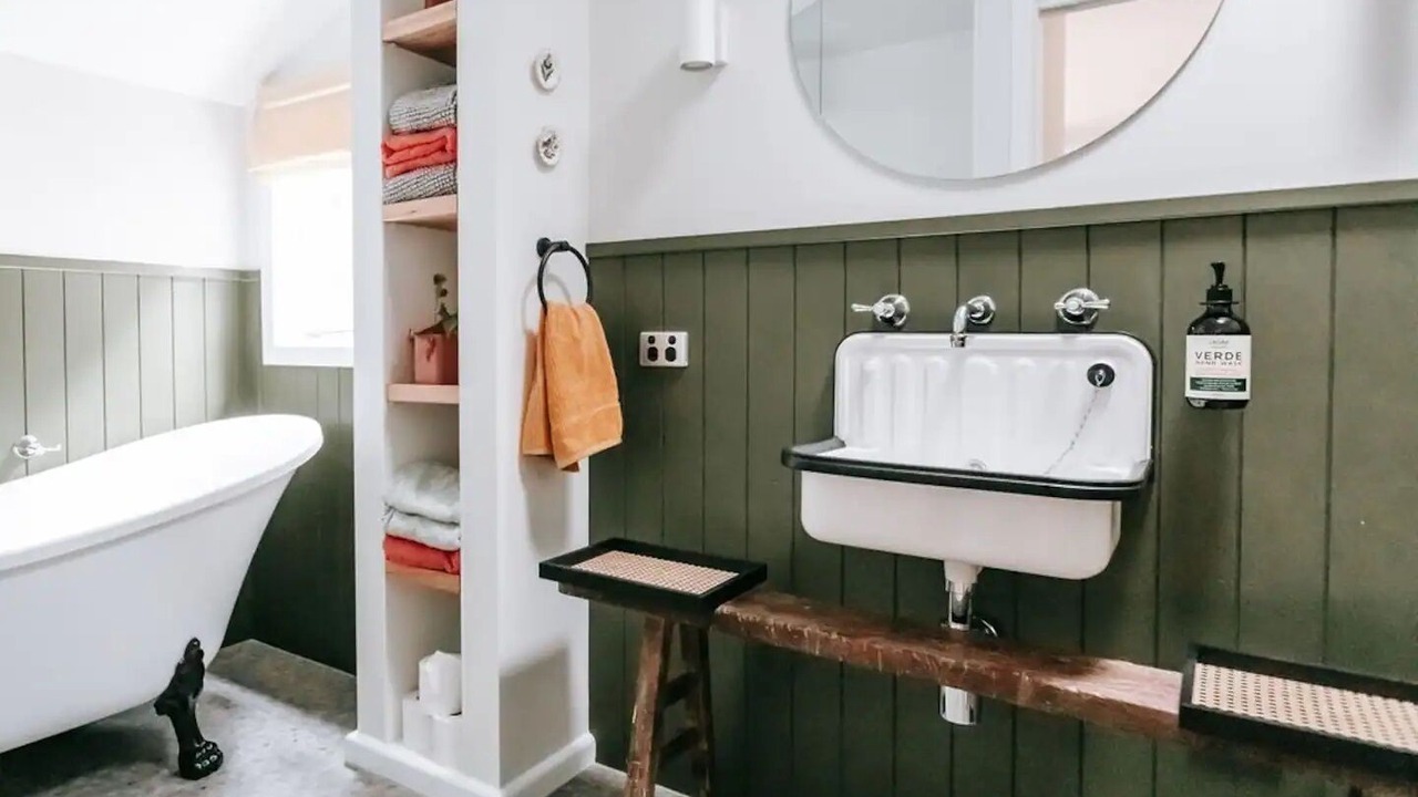 Photo of Bathroom in Red Hill South