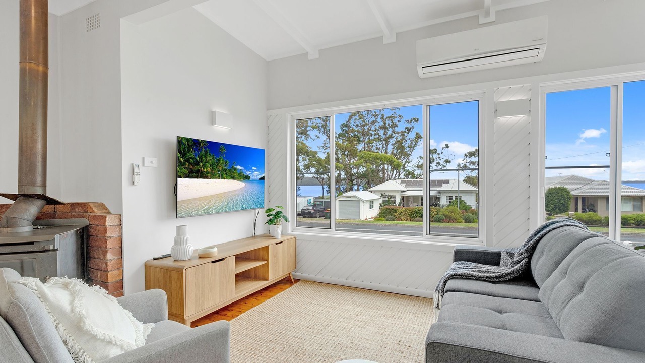 Photo of Livingroom in Erowal Bay