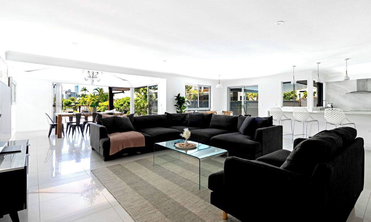 Photo of Livingroom in Broadbeach Waters