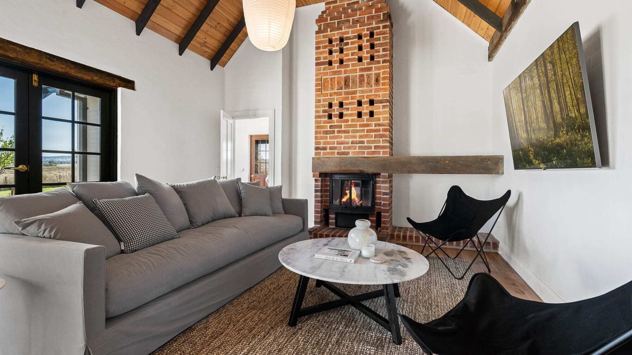 Photo of Livingroom in Eglinton