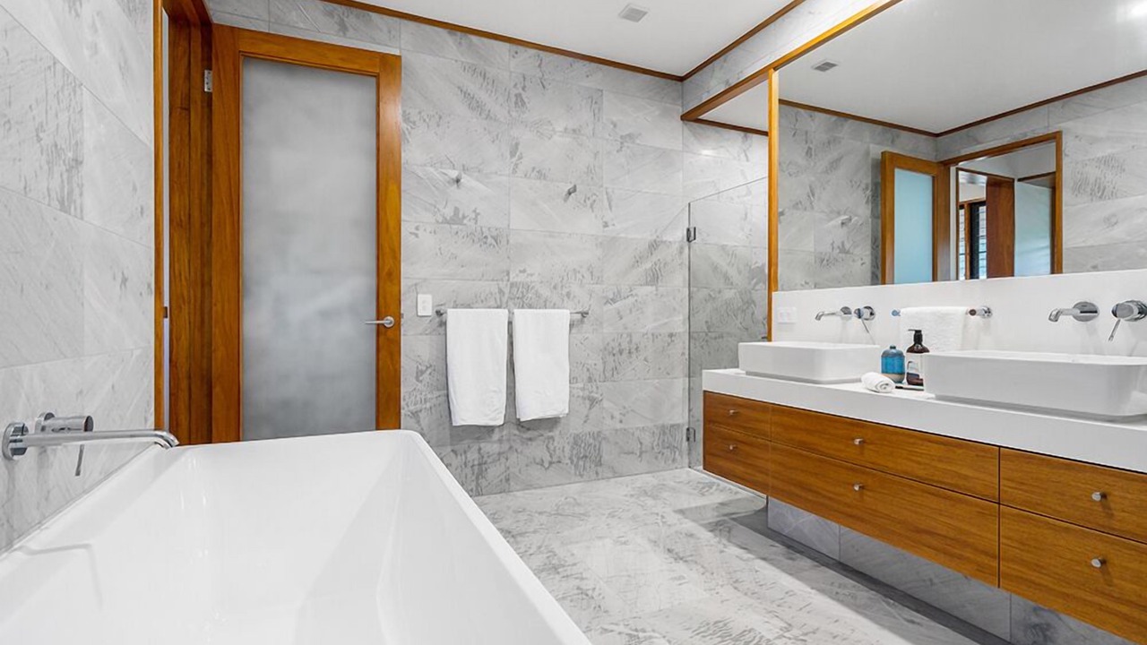 Photo of Bathroom in Flametree