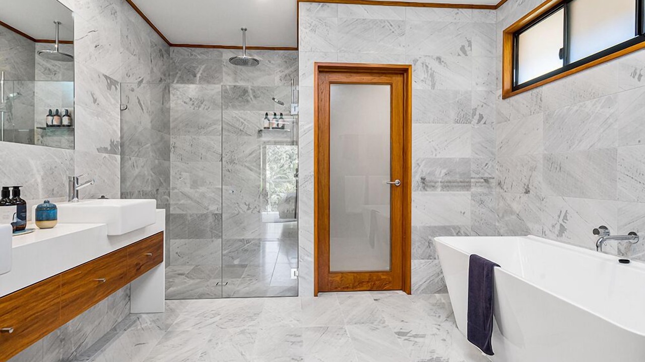 Photo of Bathroom in Flametree