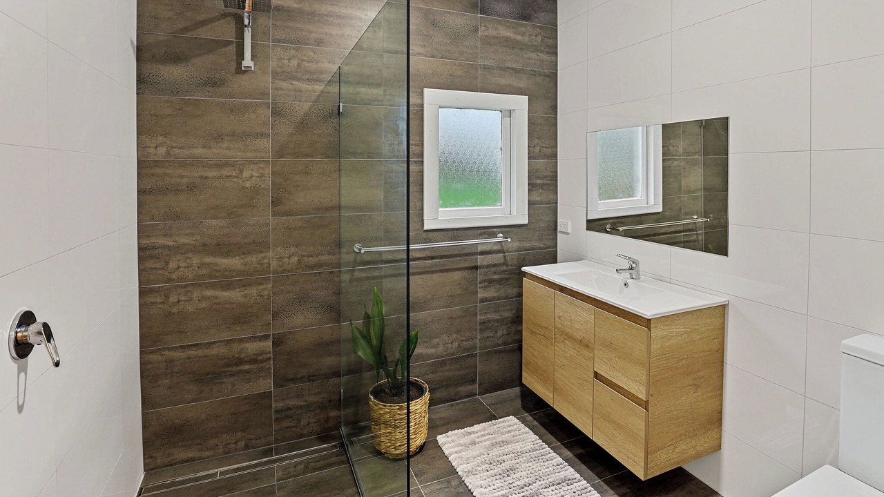 Photo of Bathroom in Yahl