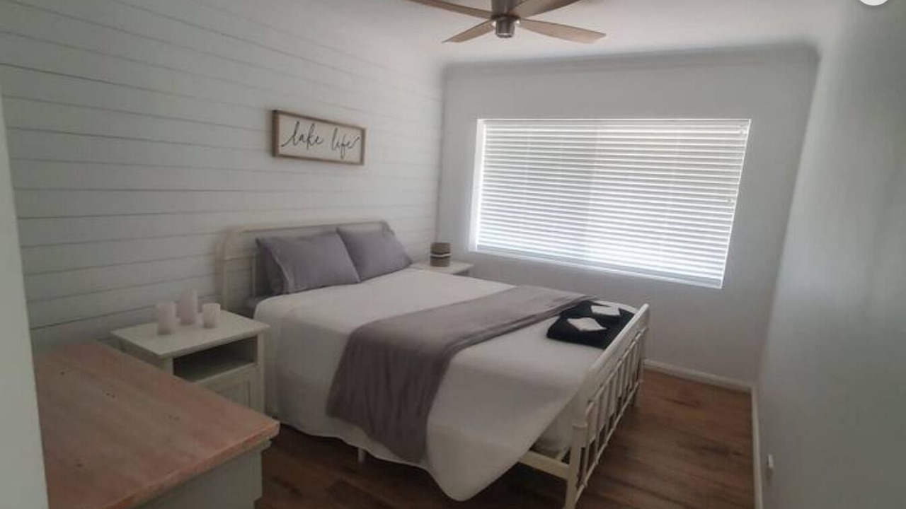 Photo of Bedroom in Shallow Bay