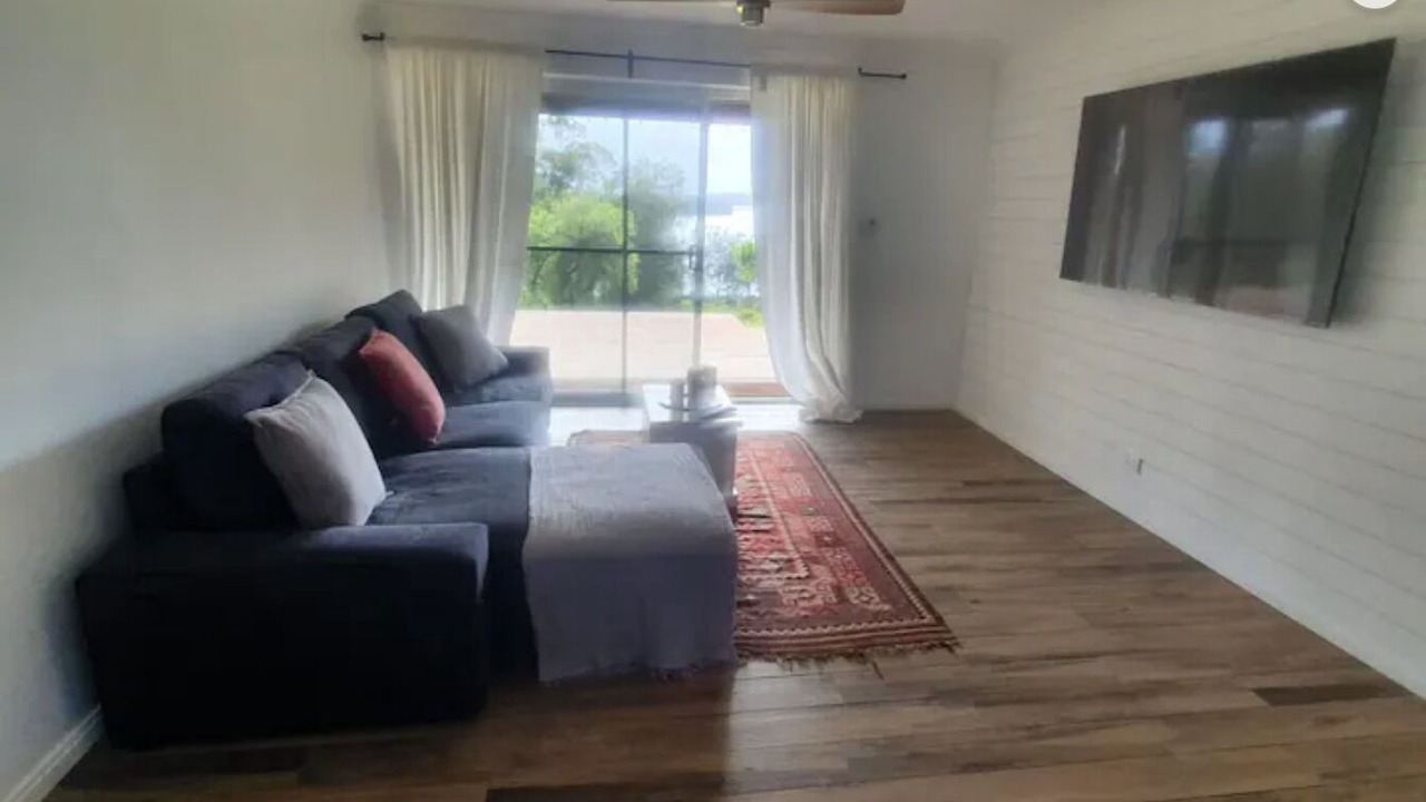 Photo of Livingroom in Shallow Bay