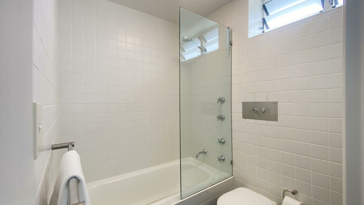 Photo of Bathroom in Clovelly