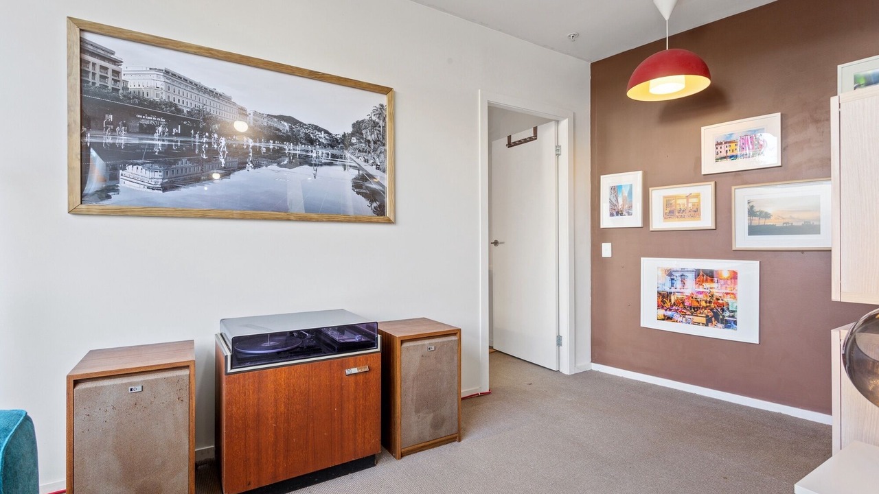 Photo of Livingroom in Newtown
