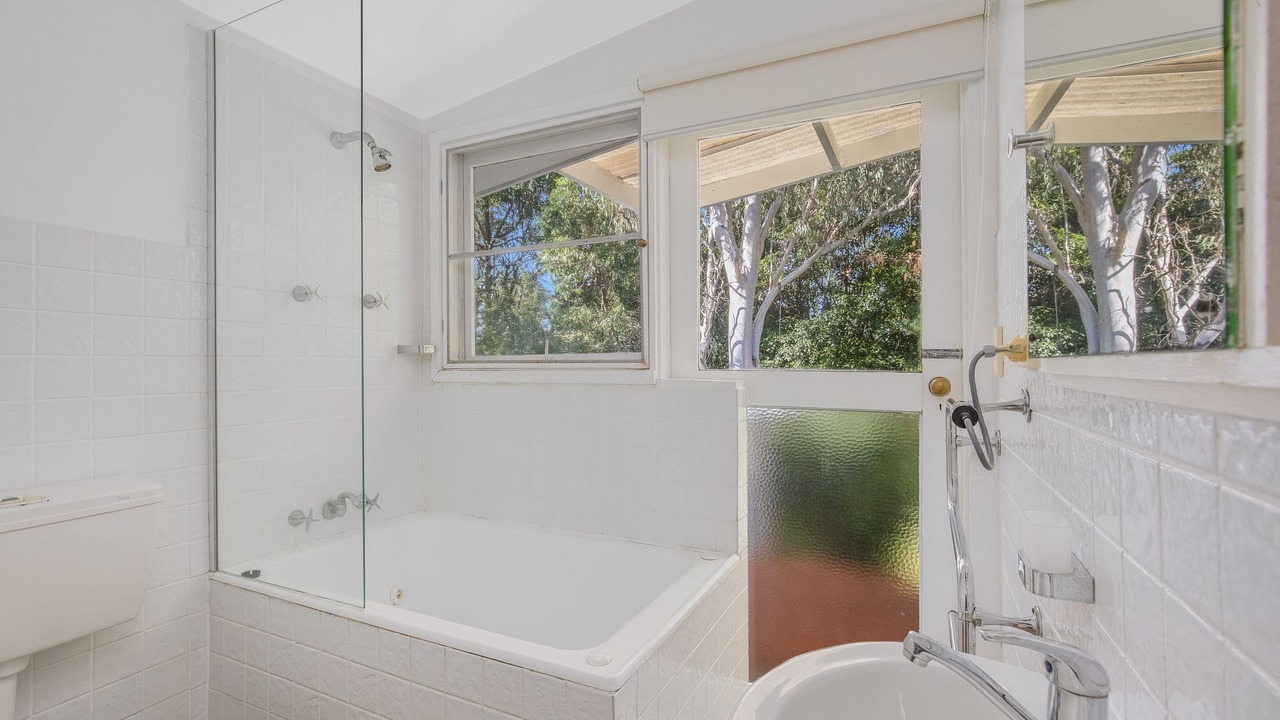 Photo of Bathroom in Akolele