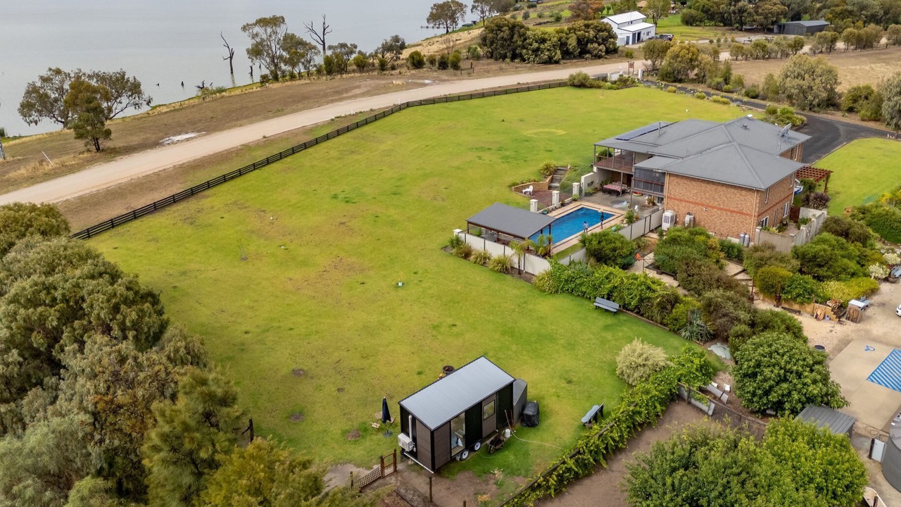 Photo of Outdoor in Lake Charm