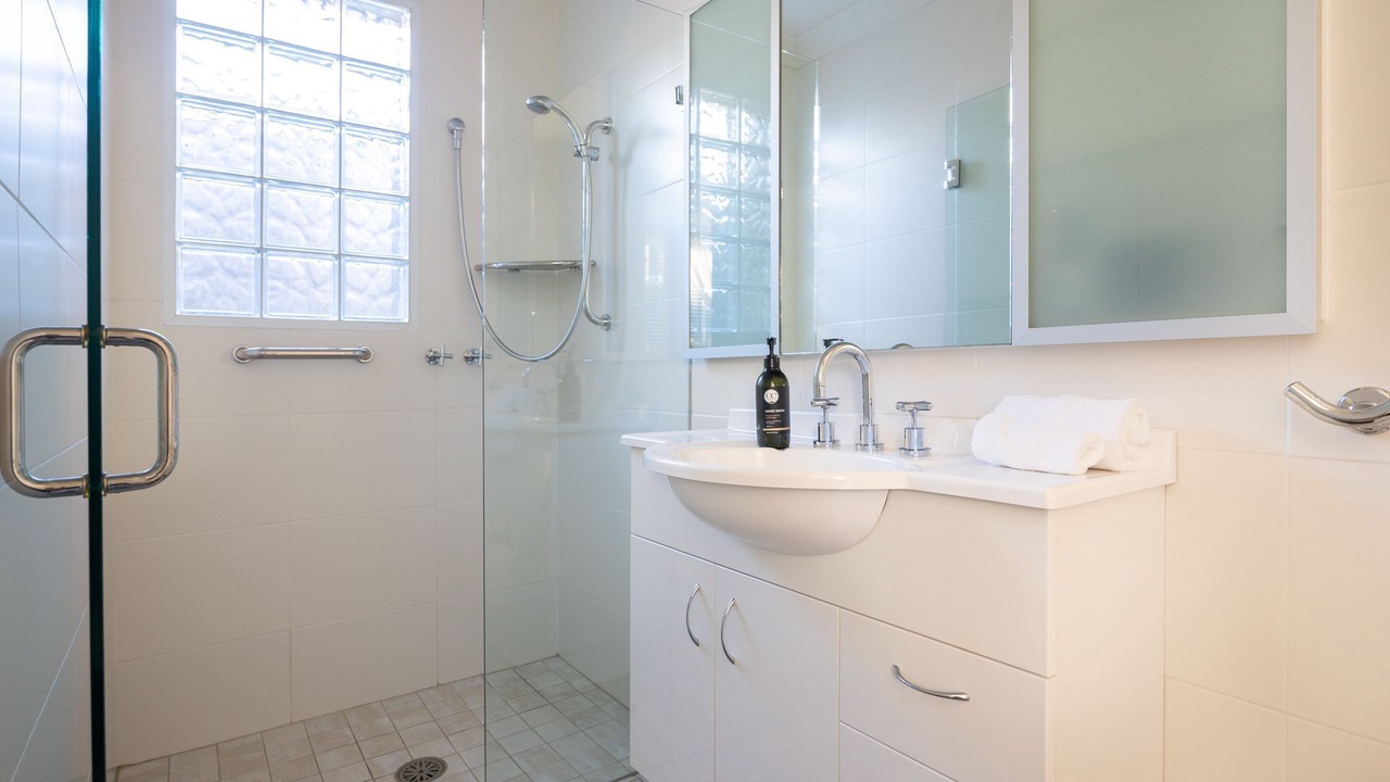 Photo of Bathroom in Narrawallee