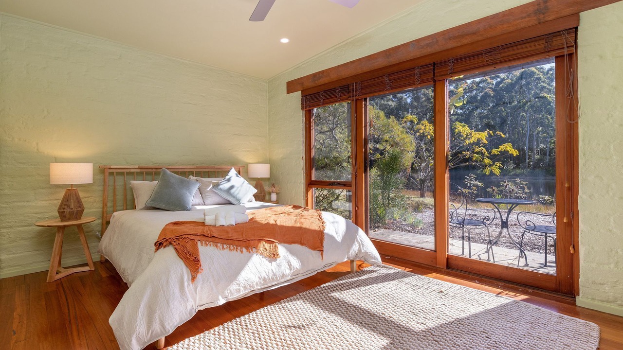 Photo of Bedroom in Tarbuck Bay