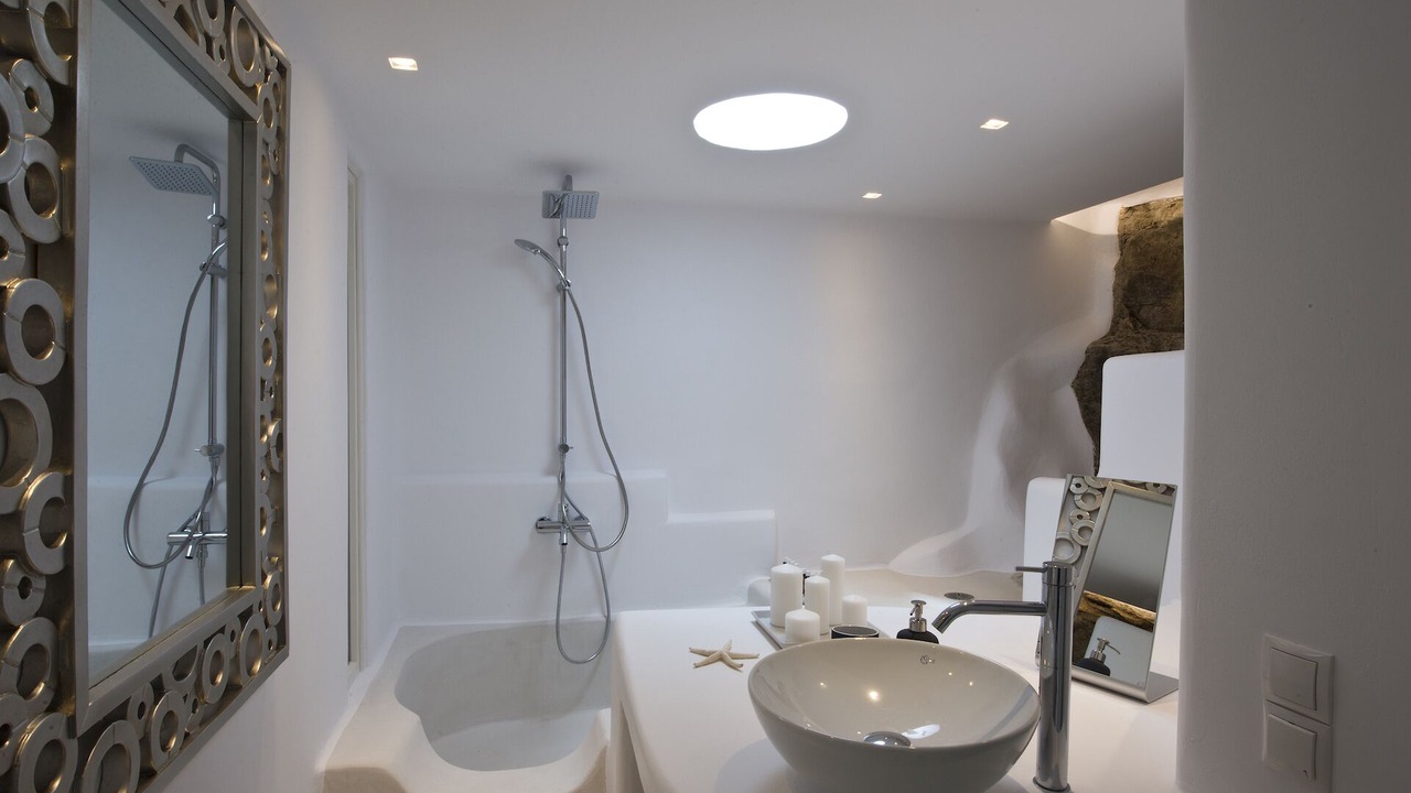 Photo of Bathroom in Tourlos