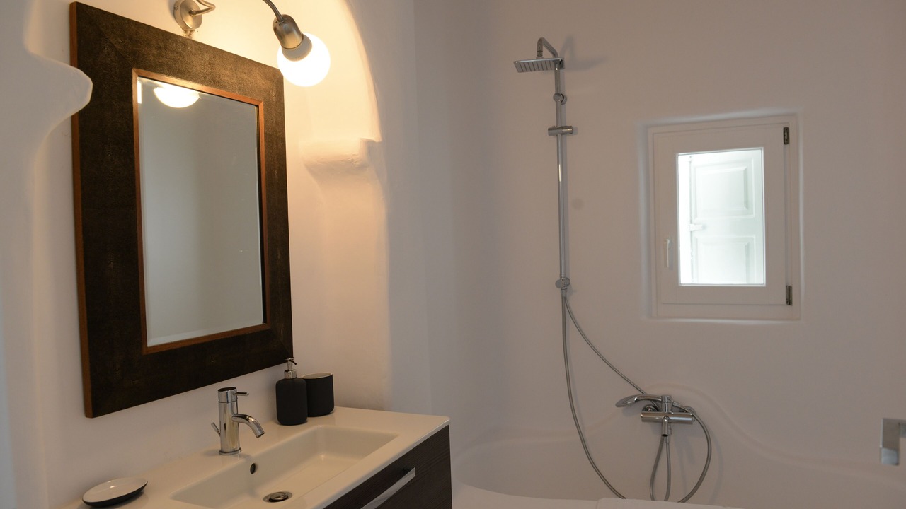 Photo of Bathroom in Tourlos