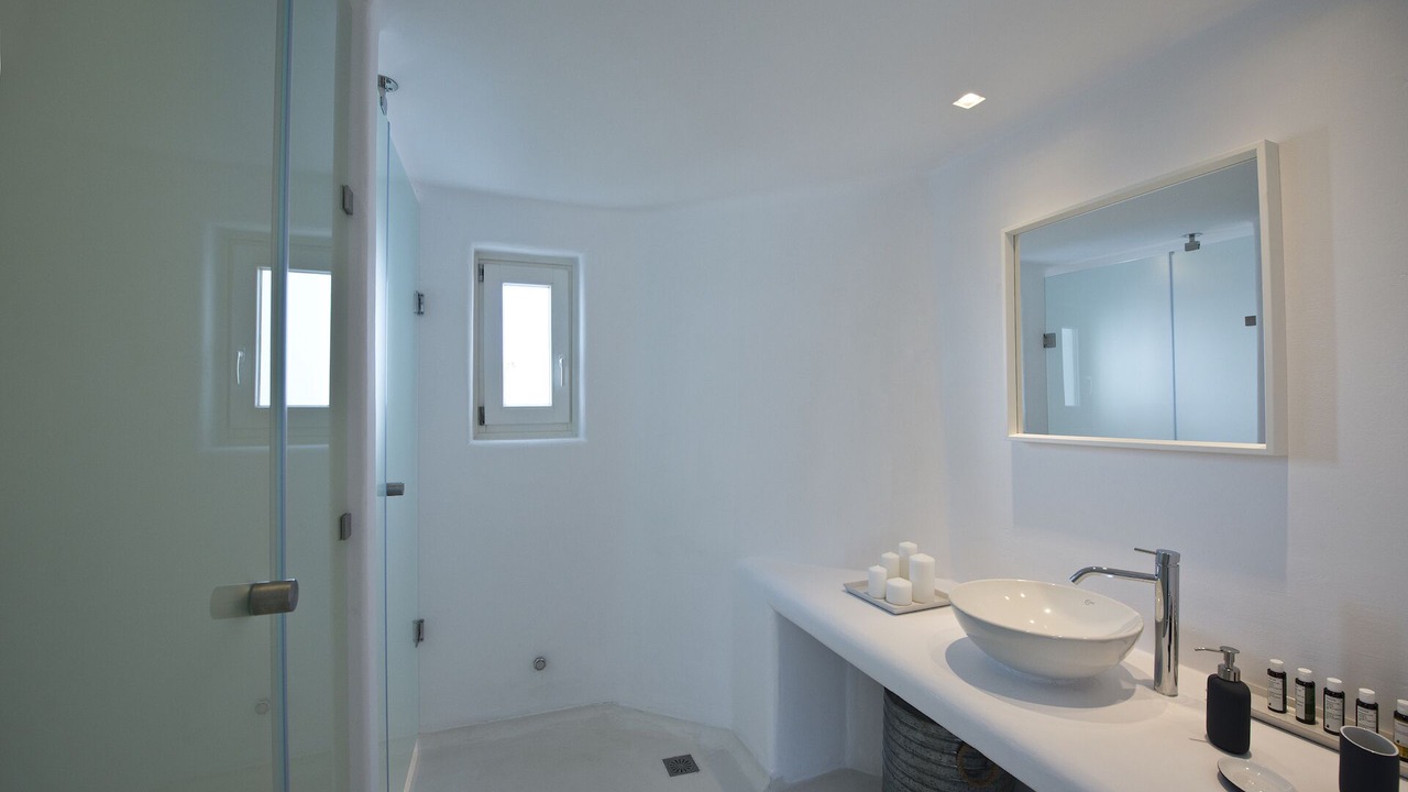Photo of Bathroom in Tourlos