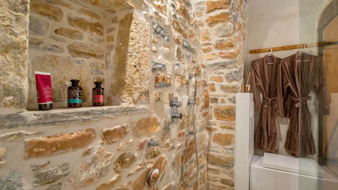 Photo of Bathroom in Filoti