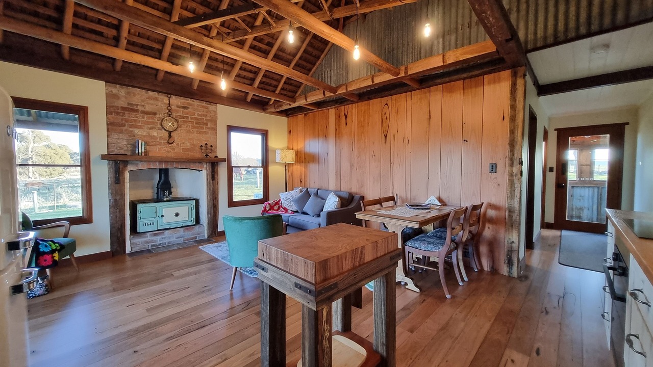 Photo of Livingroom in Neville