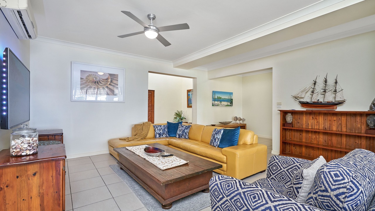 Photo of Livingroom in Holloways Beach