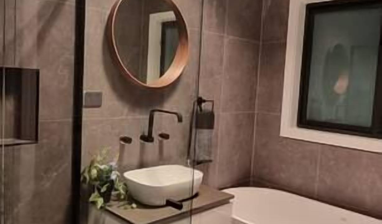 Photo of Bathroom in Throsby