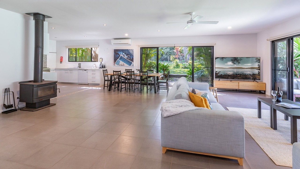 Photo of Livingroom in Tarbuck Bay