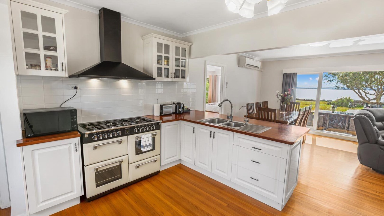 Photo of Kitchen in Raymond Island