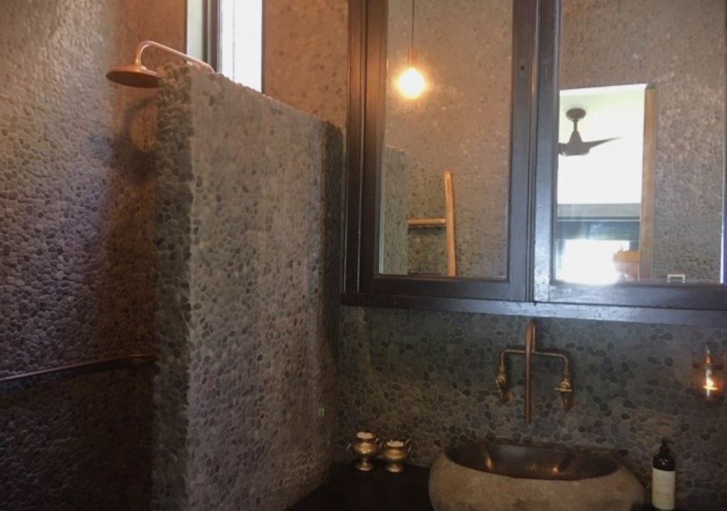 Photo of Bathroom in Milsons Passage