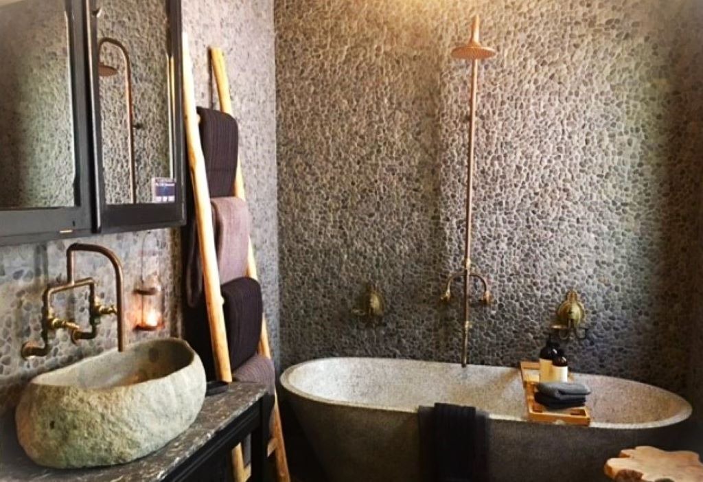 Photo of Bathroom in Milsons Passage